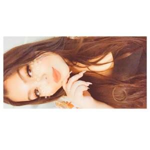 Meet your Posher, Debora